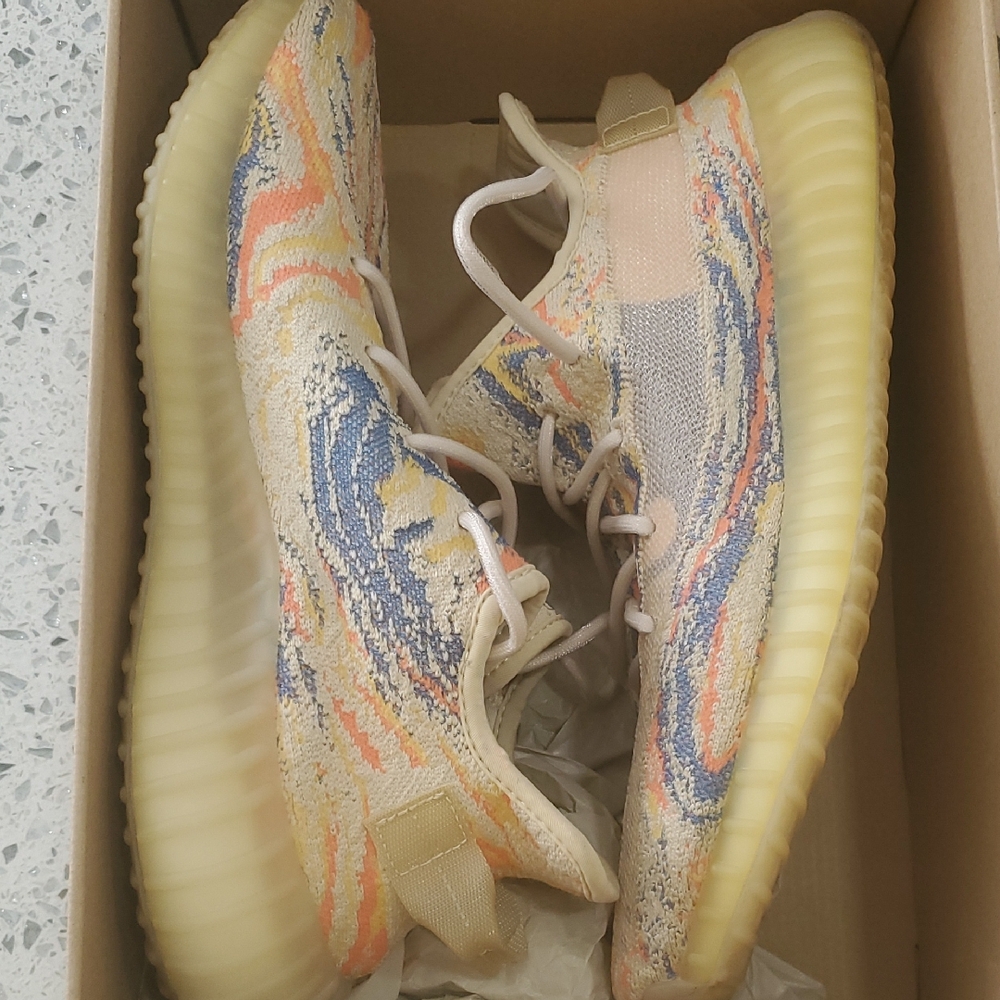 adidas Yeezy Boost 350 V2 Box